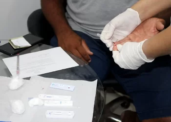 SMS promove ação especial alusiva ao Dezembro Vermelho no Farol da Barra