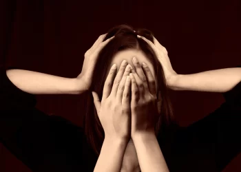 Enxaqueca tem cura? Neurologista fala sobre doença que atinge 15% da população mundial