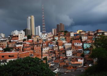 Bahia Solidária leva ações de saúde, empregabilidade e esporte para o Calabar