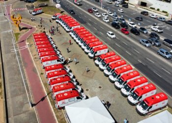 Governo Federal e do Estado entregam 48 ambulâncias a municípios baianos