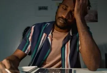 Burnout, ansiedade e depressão: Ministério da Saúde atualiza lista de doenças relacionadas ao trabalho