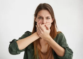 Balas e chicletes realmente ajudam a combater o mau hálito?