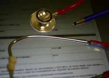 Reclamações contra planos de saúde cresceram quase 50% em 2023