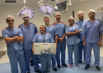 equipe de urologia do hospital Cardio Pulmonar Rede D'Or, coordenada pelo Dr. Lucas Batista, responsável pela realização inédita do tratamento de próstata aumentada com uso do Rezum.