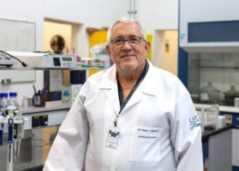 Pedro Ismael, pesquisador do Butantan, é especialista em sintetizar moléculas extraídas da natureza com potencial terapêutico