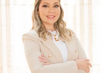 “Vamos revitalizar a aparência e a autoestima das pessoas através da harmonização facial regenerativa”, afirma Dra. Heliana Santiago