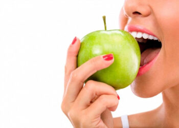 Qual a importância de uma alimentação saudável para a saúde dos dentes