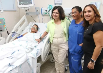 Bahia: Ministra da Saúde visita hospital estadual que é referência no atendimento a pacientes com Dengue