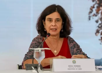 Dengue: três estados e DF ampliam idade de vacinação para 12 a 14 anos