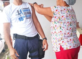Lauro de freitas realiza mutirão de vacinação com profissionais do grupo prioritário