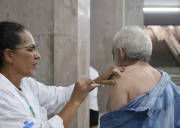 Saúde lança nova campanha de vacinação contra covid-19