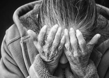 Denunciar a violência contra o idoso é fundamental, afirma a SBGG