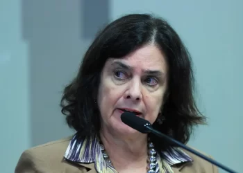 Ministra defende estratégias de combate à desinformação na saúde