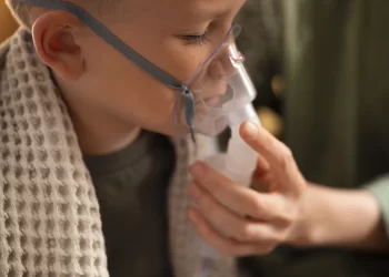 Infectologista infantil e educadores dão dicas para evitar contágio de doenças respiratórias durante o inverno