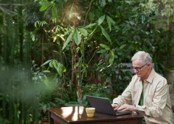 População idosa se adapta ao mundo digital