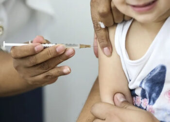 Brasil tem alta de 181% nos casos de coqueluche; conheça os sintomas e formas de prevenção