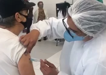 Fiocruz mantém alerta para alta de casos graves de covid-19