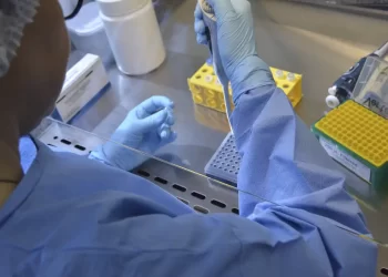 Casos de covid-19 diminuem no país