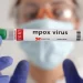 Mpox: OMS aprova primeira vacina para uso emergencial em crianças