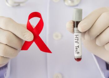 Aumento de casos de HIV entre idosos evidencia a importância do combate à sorofobia