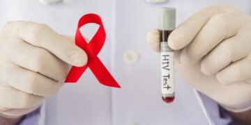 Aumento de casos de HIV entre idosos evidencia a importância do combate à sorofobia