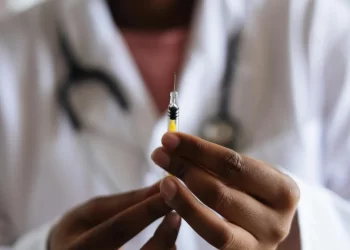 Nova vacina personalizada mostra resultados promissores contra câncer renal avançado