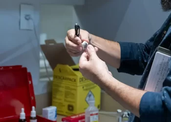 Anvisa interdita oito clínicas de estética em três estados e no DF