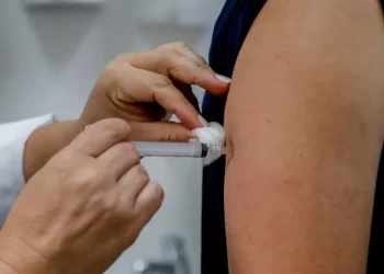 Casos respiratórios graves seguem em alta após volta às aulas