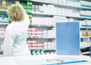 Decisão que autoriza farmacêuticos a prescrever medicamentos gera disputa com entidades médicas