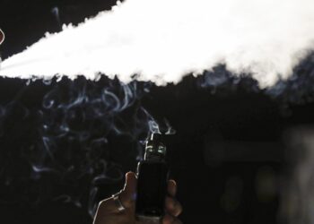 Gigante do tabaco faz investida no mercado de vape apostando em apoio do Congresso e imprensa