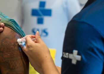 Ministério da Saúde anuncia um milhão de doses extras para vacinação de bloqueio do sarampo no Rio de Janeiro