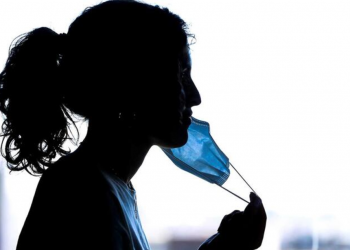 Surto de COVID-19 no Amazonas obriga retorno do uso de máscaras em instituições públicas