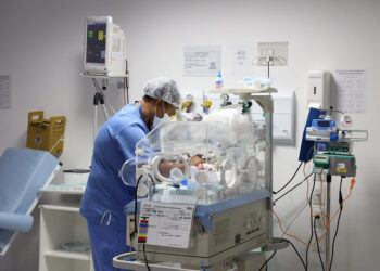 Mais da metade das mulheres que se tornaram mães na Bahia em 2024 teve seus filhos por cesárea