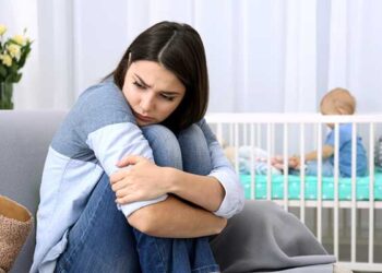 Mudanças Hormonais, cansaço e cobrança: os motivos por trás da depressão pós-parto