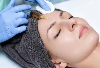 Procedimentos estéticos por biólogos reacende debate sobre a atuação de profissionais não médicos na área da estética