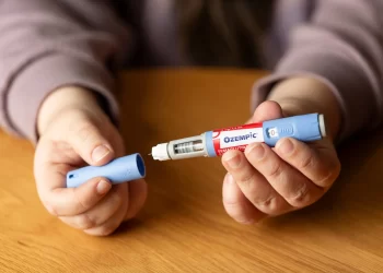 Usar Ozempic realmente aumenta o tamanho do pênis? Especialistas explicam o que acontece com o corpo masculino durante o uso do medicamento