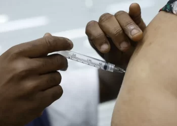 Casos de síndrome respiratória aguda grave caem no país, diz Fiocruz