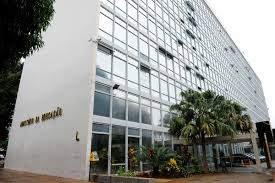 MEC anuncia punições para cursos de medicina mal avaliados e Governo prepara PL para regular big techs