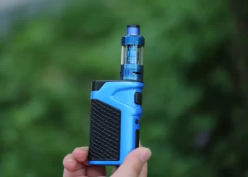 Plataformas devem remover propagandas de cigarros eletrônicos em 48h