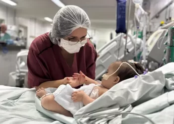 Projeto leva orientação em tempo real a cirurgias cardíacas infantis no SUS