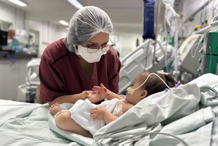 Projeto leva orientação em tempo real a cirurgias cardíacas infantis no SUS