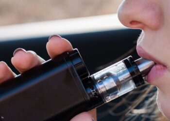 OMS alerta para avanço do uso de cigarros eletrônicos entre adolescentes
