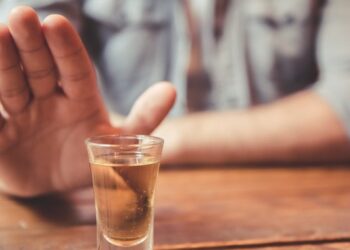 Ministério da Saúde confirma 113 registros de intoxicação por metanol após ingestão de bebida alcoólica