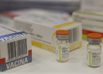 Fiocruz e UFMG firmam parceria para expandir centro de vacinas