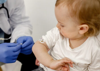 Queda na vacinação reacende alerta para o retorno da poliomielite no Brasil