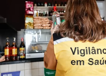 Ministério da Saúde confirma 225 registros de intoxicação por metanol após ingestão de bebida alcoólica