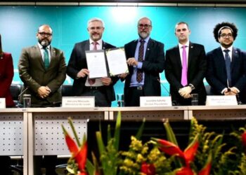 Ministério da Saúde anuncia R$ 25 milhões para redução de fila de registros na Anvisa