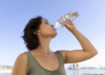 Verão: desidratação pode aumentar em 30% os casos de cálculos renais