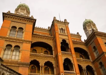 Fiocruz conduzirá estudo com injeção contra HIV em sete cidades