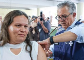 Vacina inédita e 100% brasileira contra a dengue começa a ser aplicada em Botucatu (SP)